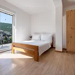 Budes * Neum