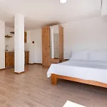 Budes Apartment *