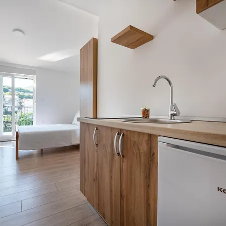 Budes Apartment *