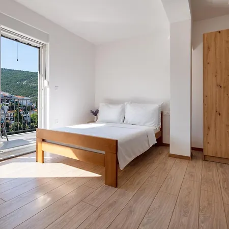 Budes * Neum